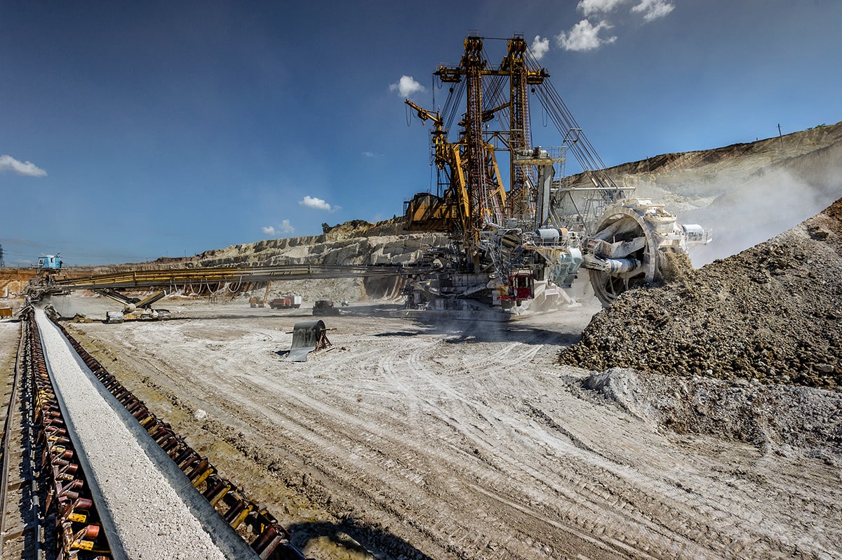 wheel-excavator-quarry-min